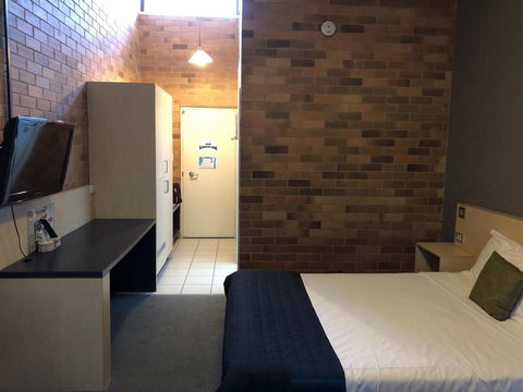 Bribie Island Hotel - Broome Tourism 3