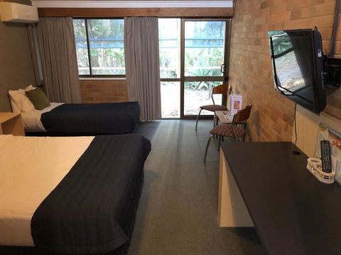 Bribie Island Hotel - Broome Tourism 21