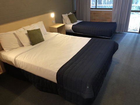 Bribie Island Hotel - Broome Tourism 1