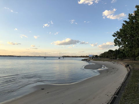 Bribie Island Hotel - Broome Tourism 24