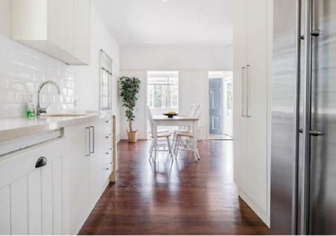 Lake Weyba Noosa Lodge & Kangaroos - Broome Tourism 15