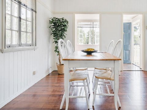 Lake Weyba Noosa Lodge & Kangaroos - Broome Tourism 6