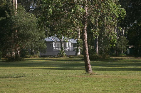 Lake Weyba Noosa Lodge & Kangaroos - Broome Tourism 30