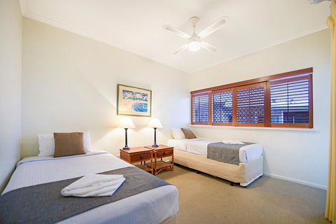 Whale Watch Ocean Beach Resort - Broome Tourism 11