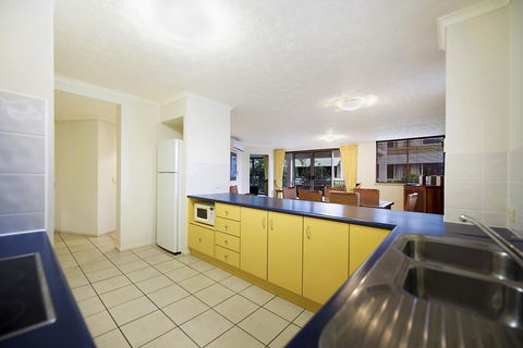Whale Watch Ocean Beach Resort - Broome Tourism 13