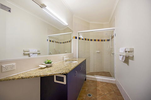 Whale Watch Ocean Beach Resort - Broome Tourism 12