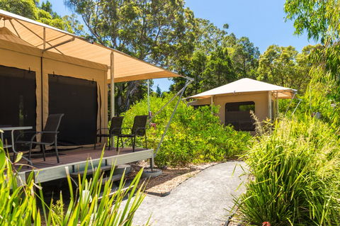 Castaways Moreton Island - Broome Tourism 1