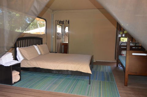 Castaways Moreton Island - Broome Tourism 5