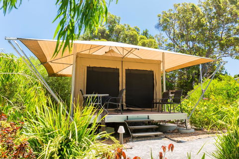 Castaways Moreton Island - Broome Tourism 0