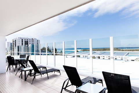Ocean Views Resort Caloundra - Broome Tourism 9
