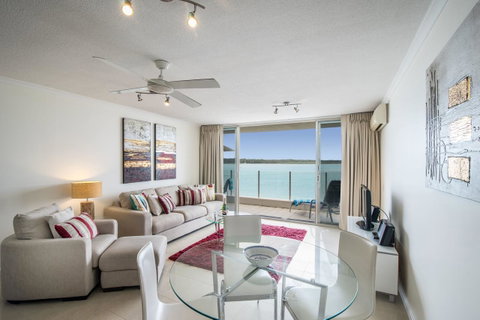 Noosa Harbour Resort - Broome Tourism 11