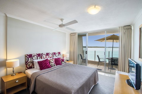 Noosa Harbour Resort - Broome Tourism 13