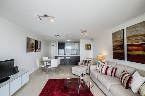 Noosa Harbour Resort - Broome Tourism 12