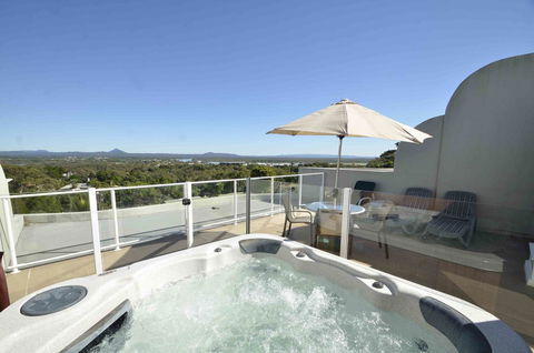 Noosa Hill Resort - Broome Tourism 1