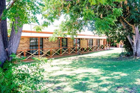 Clermont Country Motor Inn - Broome Tourism 4