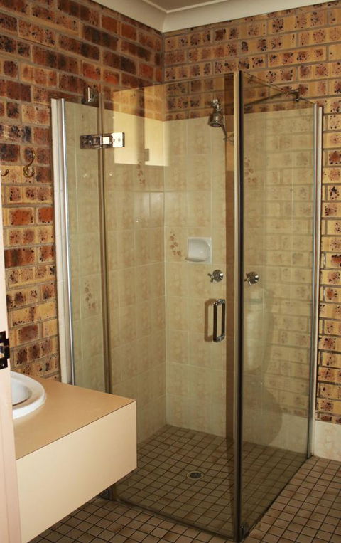 Clermont Country Motor Inn - Broome Tourism 8