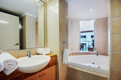 Rolling Surf Resort - Broome Tourism 8