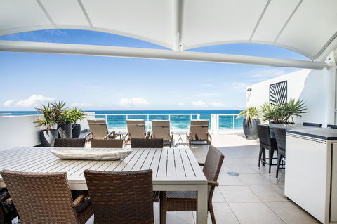 Rolling Surf Resort - Broome Tourism 4