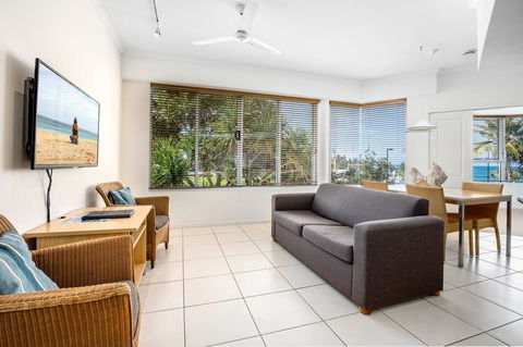 Rolling Surf Resort - Broome Tourism 31