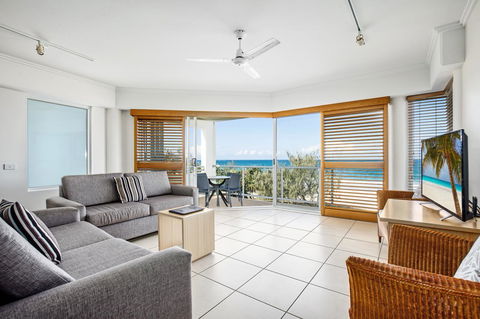 Rolling Surf Resort - Broome Tourism 11