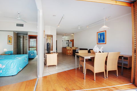 Rolling Surf Resort - Broome Tourism 18