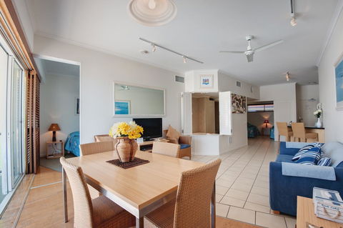 Rolling Surf Resort - Broome Tourism 20