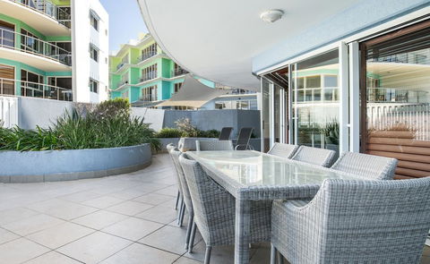Rolling Surf Resort - Broome Tourism 1