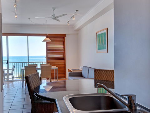 Rolling Surf Resort - Broome Tourism 39