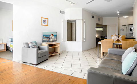 Rolling Surf Resort - Broome Tourism 27