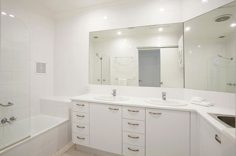 Noosa Shores Resort - Broome Tourism 1