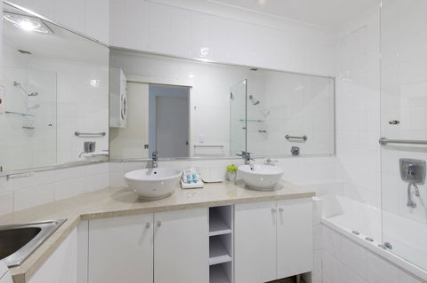 Noosa Shores Resort - Broome Tourism 16