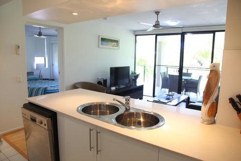 Agnes Water Beach Club - Broome Tourism 12