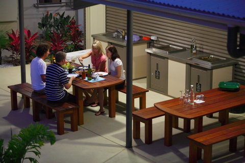 Agnes Water Beach Club - Broome Tourism 7
