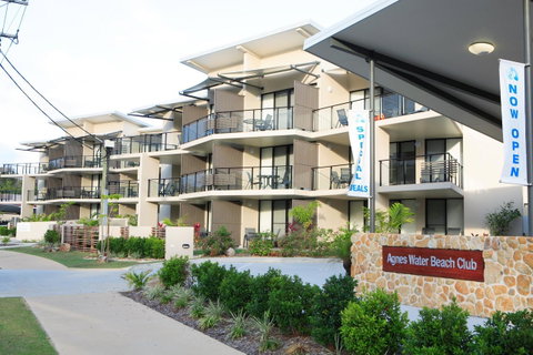 Agnes Water Beach Club - Broome Tourism 5