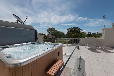 Noosa Tropicana - Broome Tourism 38