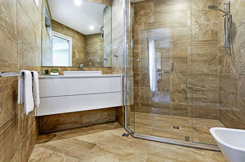 Noosa Tropicana - Broome Tourism 28