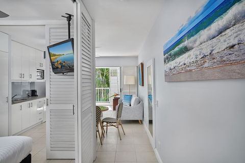 Palm Cove Paradise - Couples Spa Beach Getaway - Broome Tourism 4
