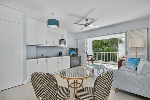 Palm Cove Paradise - Couples Spa Beach Getaway - Broome Tourism 0