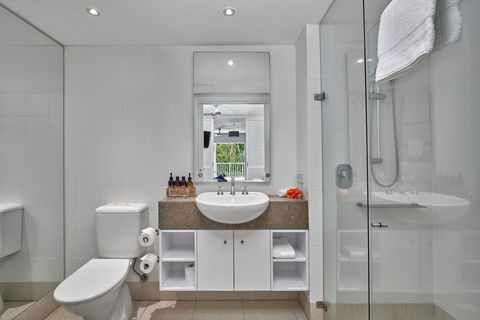Palm Cove Paradise - Couples Spa Beach Getaway - Broome Tourism 5