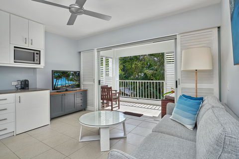 Palm Cove Paradise - Couples Spa Beach Getaway - Broome Tourism 11