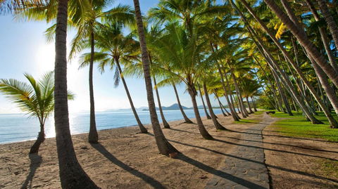 Palm Cove Paradise - Couples Spa Beach Getaway - Broome Tourism 24