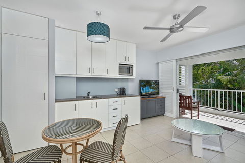 Palm Cove Paradise - Couples Spa Beach Getaway - Broome Tourism 9