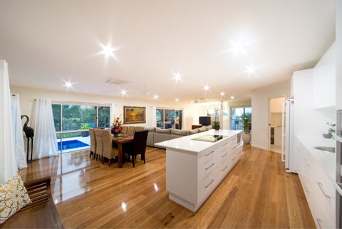 Whitsunday Luxury Homes - Broome Tourism 5