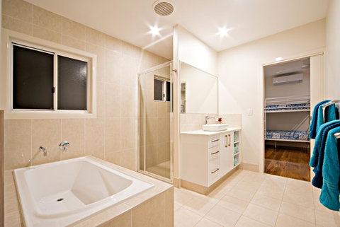 Whitsunday Luxury Homes - Broome Tourism 24