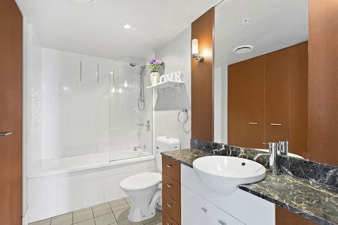 Beach Stay - Ocean & Riverview Resort Chevron Renaissance Central Surfers Paradise - Broome Tourism 6
