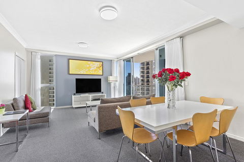 Beach Stay - Ocean & Riverview Resort Chevron Renaissance Central Surfers Paradise - Broome Tourism 10