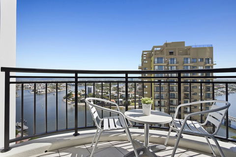 Beach Stay - Ocean & Riverview Resort Chevron Renaissance Central Surfers Paradise - Broome Tourism 13