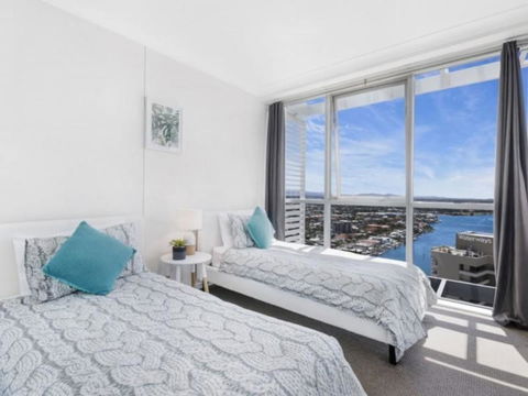 Beach Stay - Ocean & Riverview Resort Chevron Renaissance Central Surfers Paradise - Broome Tourism 2