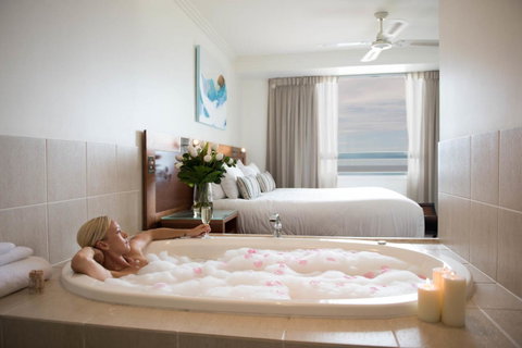 Pinnacles - Broome Tourism 13