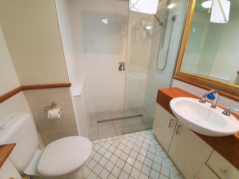 Broadbeach Holiday Apartments - Broome Tourism 26